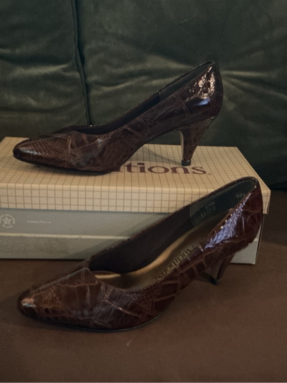 Auditions Brown Croc-Embossed Patent Leather Pumps (6 1/2)